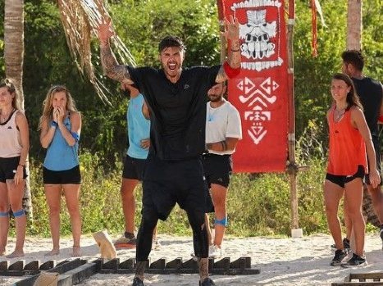 Survivor Barış Murat Yağcı Nisa Bölükbaşı'ndan ayrıldı 'İşte yengeniz' deyip yeni sevgilisini gösterdi! Yeni aşkı üstsüz pozlarıyla olay oldu! 3