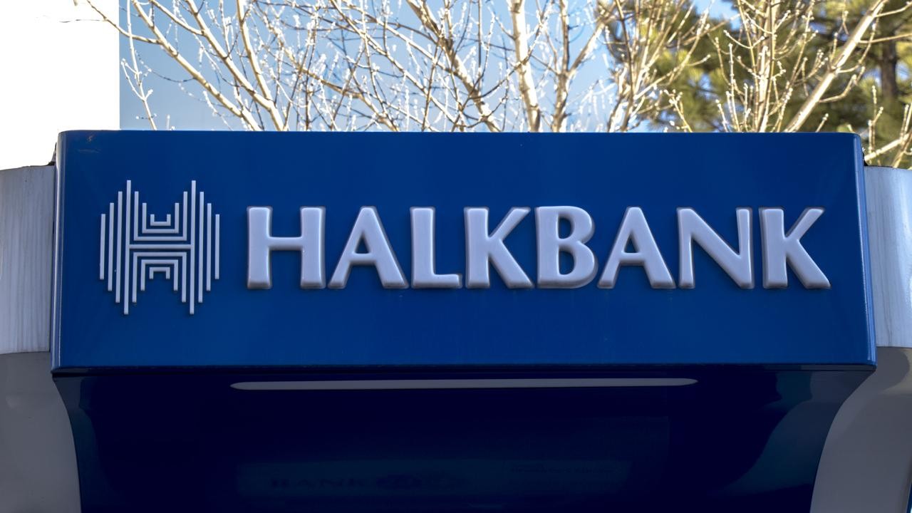 Halkbank,  Kamu Çalışanını Yalnız Bırakmadı! Düşük Faizli Memur Kredisi Başvurulara Açıldı!