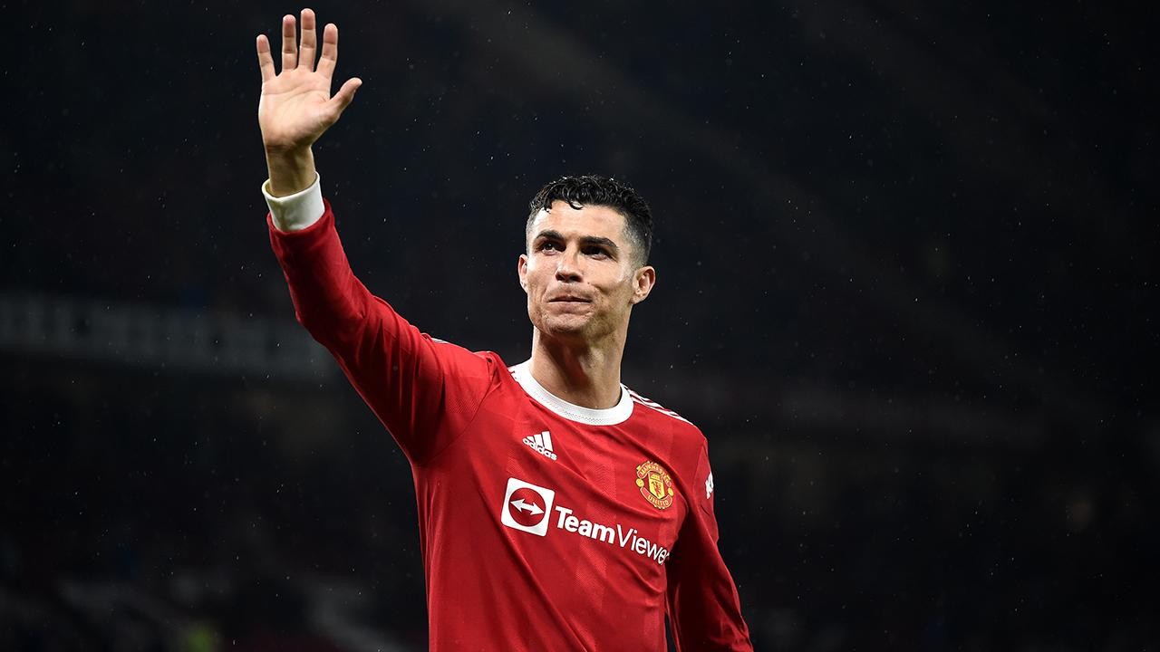 Takımdan ayrılacağı konuşulan Cristiano Ronaldo,  acil görüşme talebiyle Manchester’a gitti!