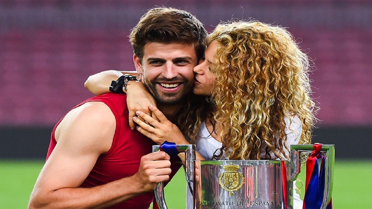 Shakira'ya başka bir kadınla yakalanan Gerard Pique,  boşanma davasının sonra yeni bir aşka yelken açtı! Kendisinden tam 12 yaş küçük...