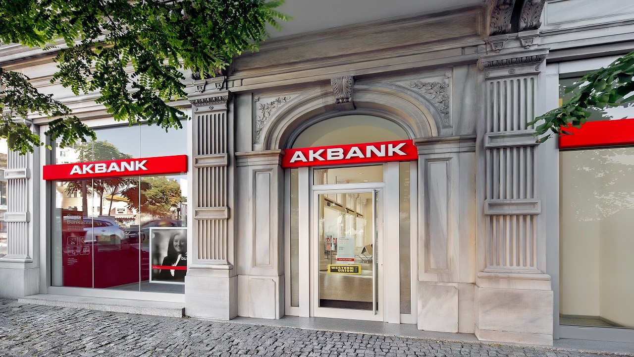 Akbank çıtayı yükseltti! Yeni Akbanklılar yüzde 25 hoş geldin faizi ile ödüllendirilecek!