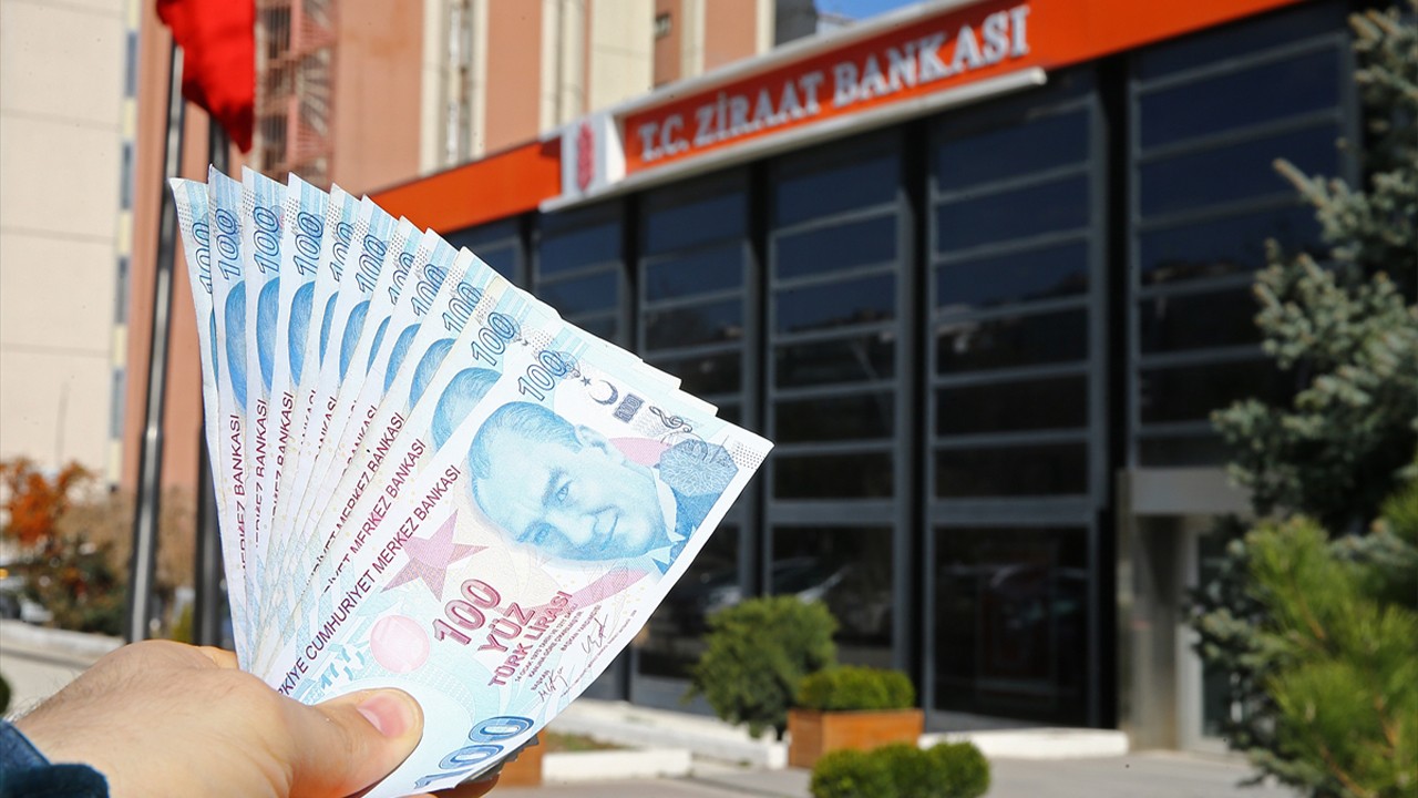 Ziraat Bankası,  emekli promosyonlarını artırdı! Maaşını üç yıl taşıyanlar 5 bin TL’yi hesapta hemen görecek! Üstelik 1 Kasım’ı beklemenize gerek yok!