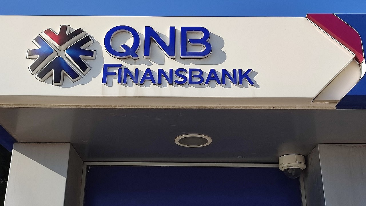 QNB Finansbank duyurdu! İhtiyaç kredisi çekmek isteyenler,  banka önünde kuyruğa girdi! İhtiyaç kredisinde faiz oranları yüzde 1, 74’e kadar düştü!