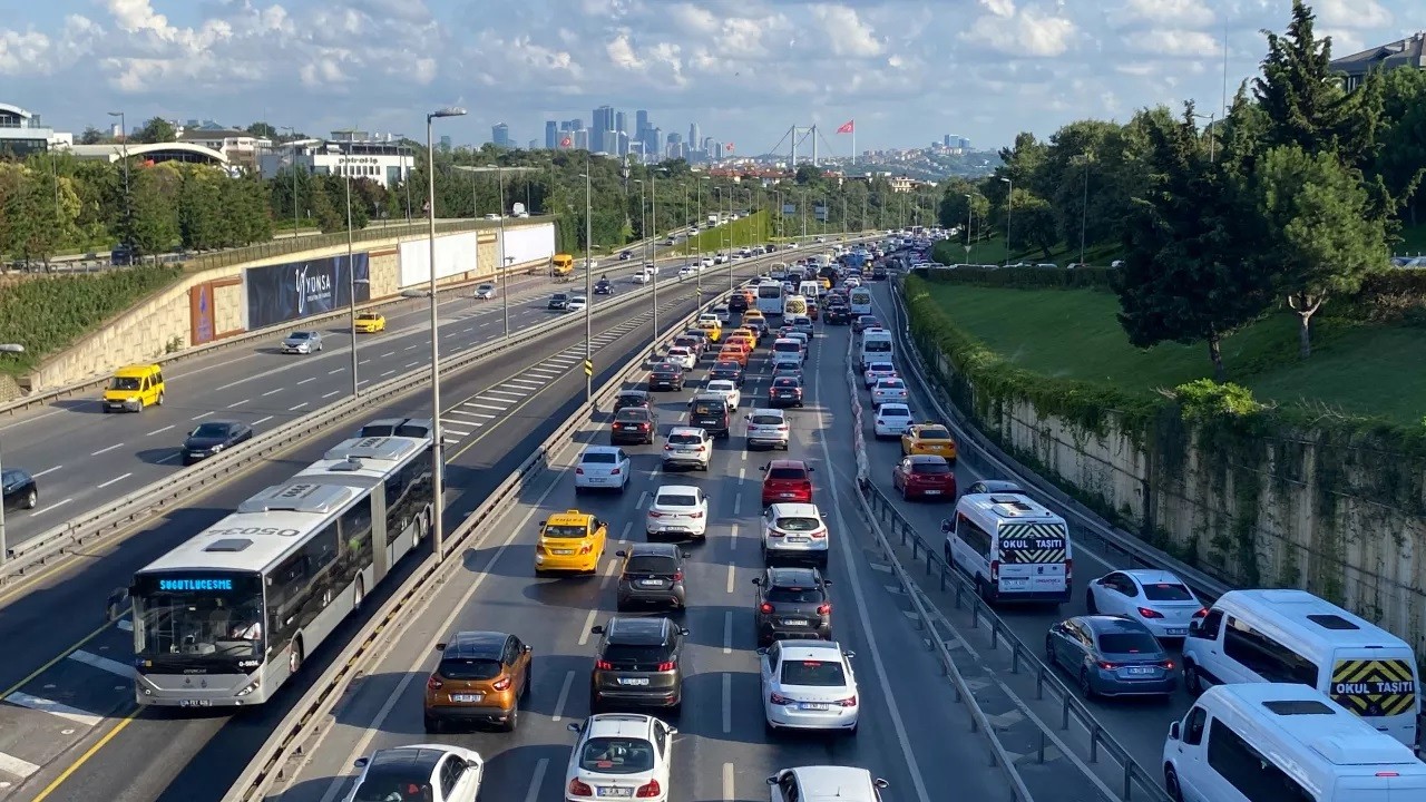 İyi sürücülere iyi,  kötü sürücülere kötü haber SEEDK’dan geldi! Sigortayı indirimli ve zamlı yaptırmak artık sizin elinizde! Dikkatli araç kullananlar ödüllendirilecek