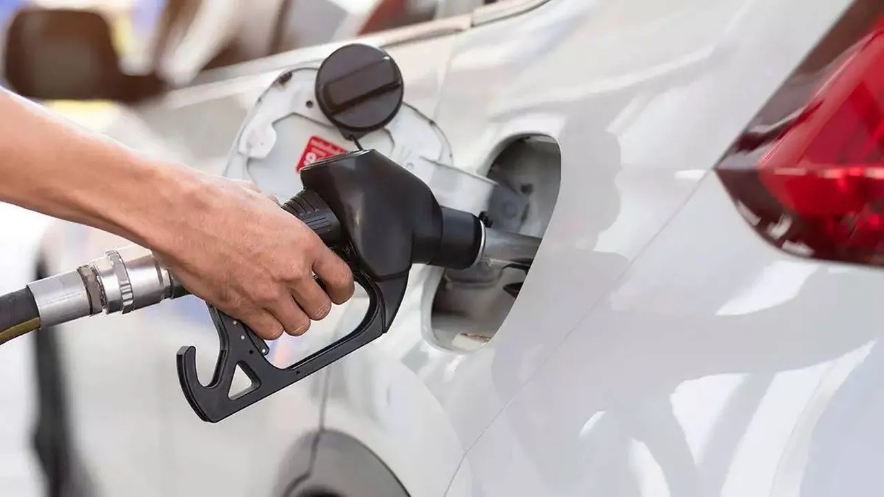 Akaryakıt tabelalarında rakamlar hızla düşmeye başladı,  benzine indirim üstüne indirim geldi! İşte 9 Aralık 2022 benzin,  motorin ve LPG fiyatları