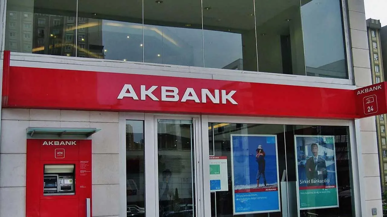 Akbank’tan yılbaşı öncesi ihtiyaç kredisi paketlerinde faiz indirimi hamlesi geldi! Kredi faizleri yüzde 2, 03’e kadar düştü!