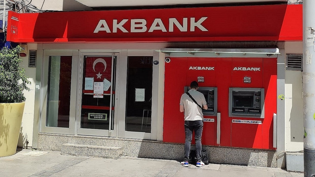 Akbank’tan yeni yıl öncesinde ihtiyaç kredisi atağı geldi! Atak sonrası faiz oranları yüzde 1, 93’e kadar geriledi!