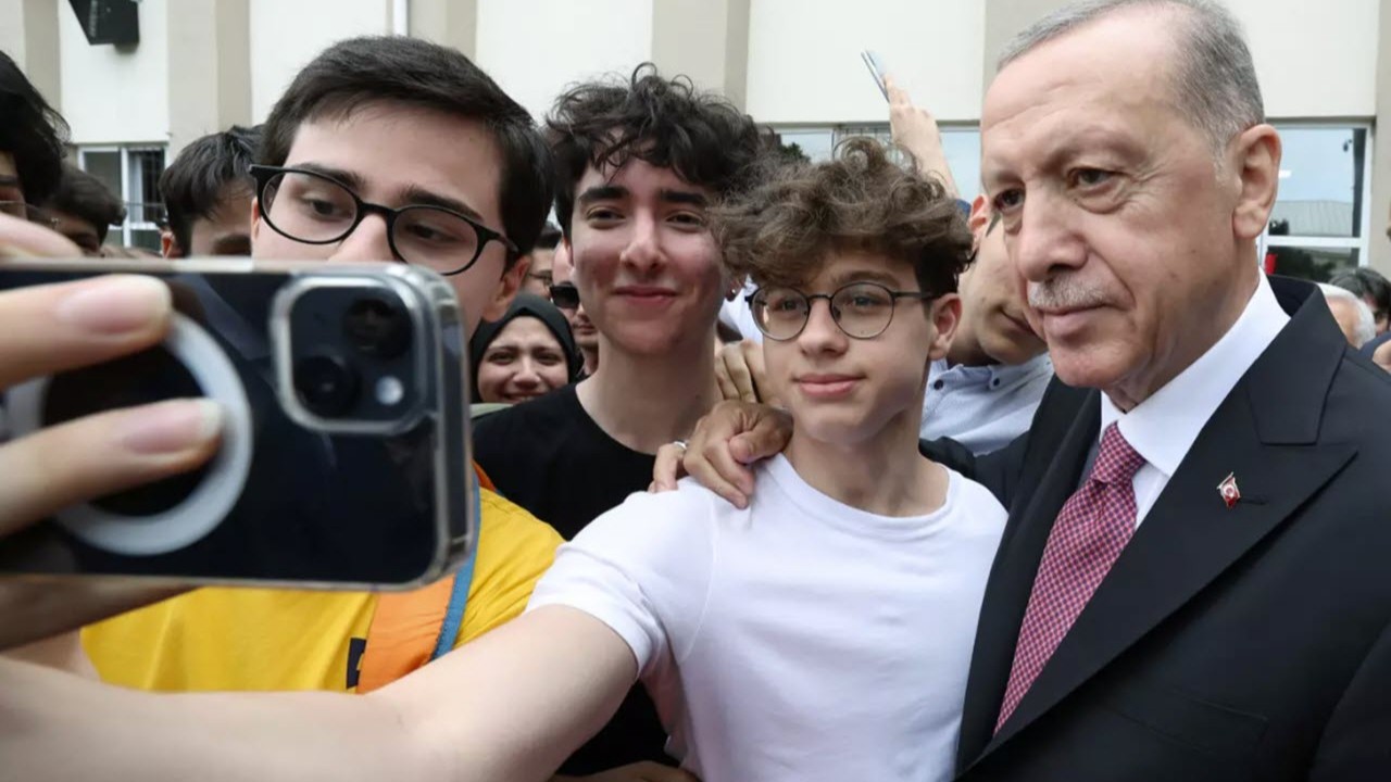 Karnesini getirenin hediyesi Cumhurbaşkanı Erdoğan'dan karne hediyesi Tam 5.108 TL E-Devlet'ten başvur harçlığı hemen PTT'den çekin Başvuru şartlları neler?