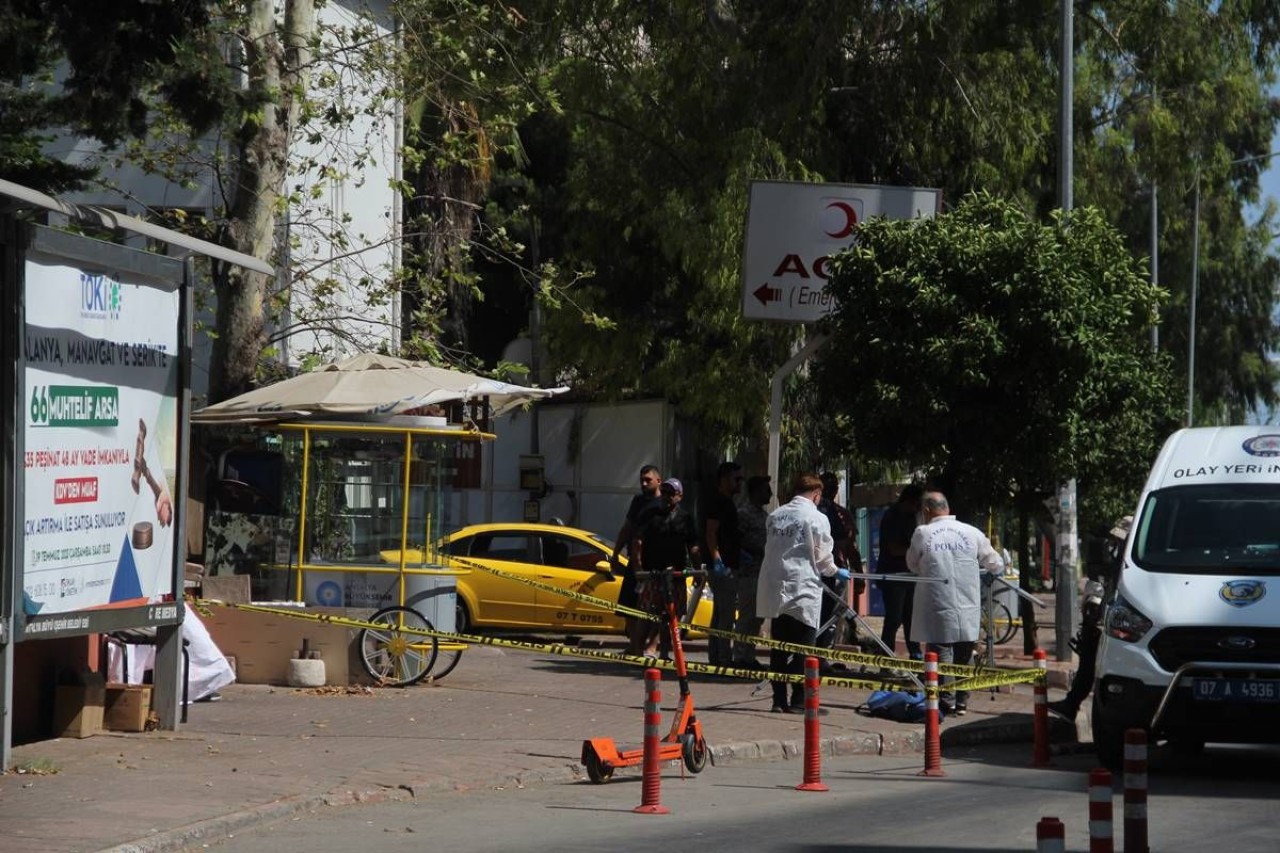 Antalya'da korkunç olay Güneş altında 6 saat bankta uyuyan yaşlı adam bir daha kalkamadı 4