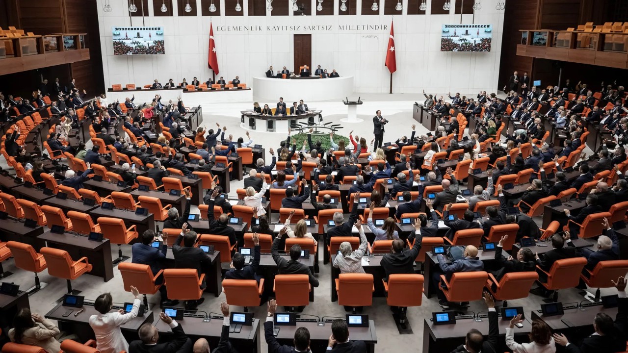 2. Torba yasa maddeleri sonunda belirlendi: 5000 günle erken emeklilik geliyor! İkinci torba yasada hangi maddeler var?  Erken emeklilik,  staj ve çıraklık sigortası,  seyyanen zam var mı?