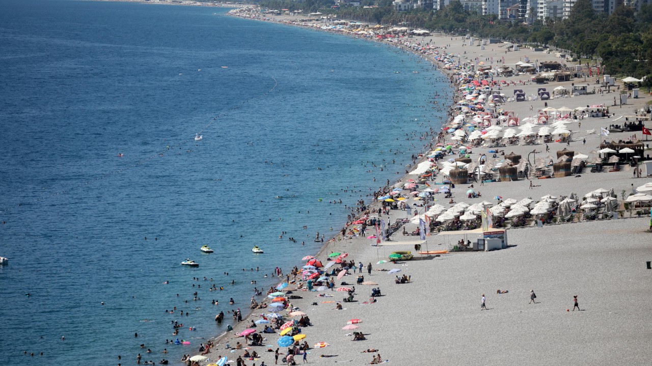 Akdeniz’de su sıcaklığı tarihte görülmemiş seviyede: Deniz yaşamını olumsuz etkiliyor uzananlardan uyarı üzerine uyarı geldi! Su seviyeleri düşecek kuraklık artacak