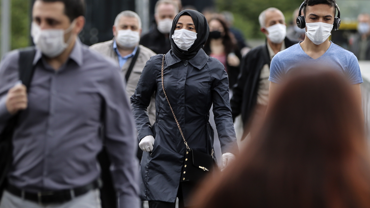 DSÖ Uyarısıyla Maske Zorunluluğu Tekrar Gündemde! Yeni Eris Varyantı Hakkında Merak Edilenler