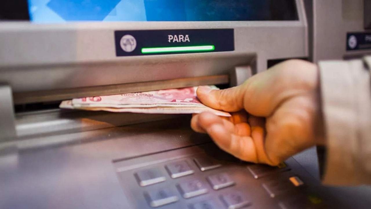 Bankalar Yeni Döneme Giriyor: ATM'lerde Para Çekme Sınırı Değişiyor,  Şubelere Gitmeden Kontrol Edin!