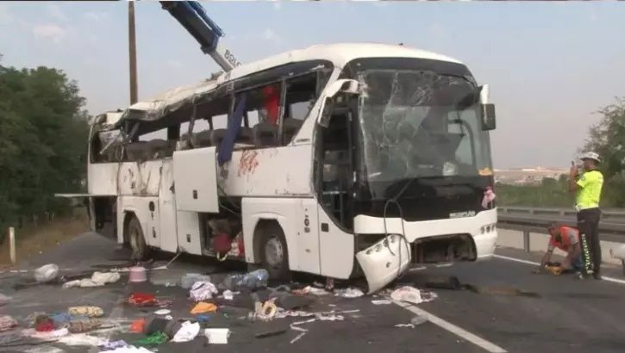 Denizli’de yaşanan otobüs kazasının ardından olayla ilgili yeni bilgiler geliyor! Verilen bilgiye göre kazanın asıl sebebi buymuş.. 2