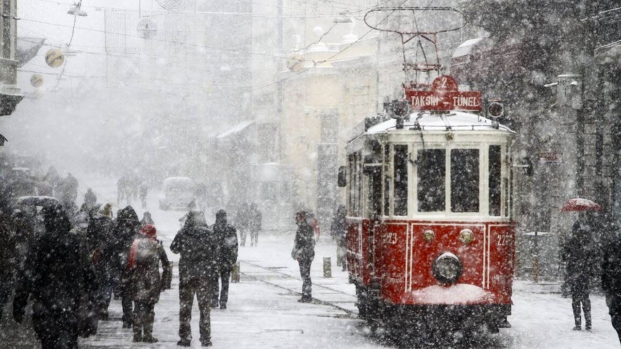 Meteoroloji'den son dakika kar yağışı ve sağanak uyarısı! İstanbul'a kırmızı alarm: Ordu,  Giresun,  Trabzon,  Erzurum,  Kars içinse...