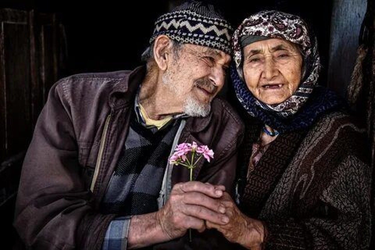 80 yaşındaki dede,  gençlik aşkını canlandırmak istedi,  başına gelene bakın! 1