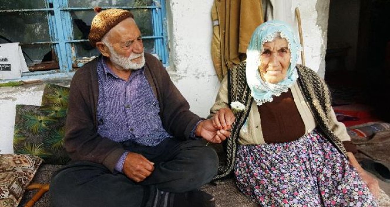 80 yaşındaki dede,  gençlik aşkını canlandırmak istedi,  başına gelene bakın! 2