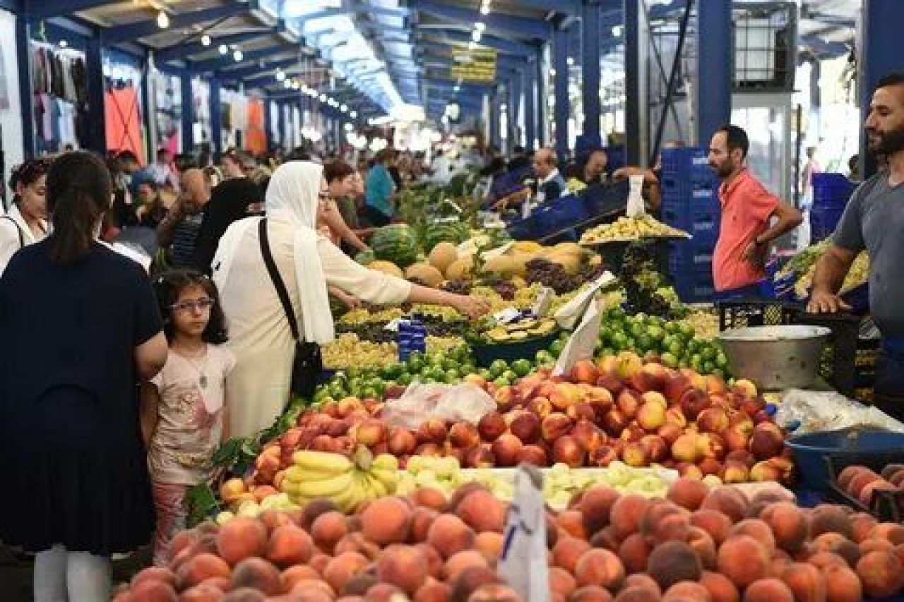 Pazarcı ve kadın arasında ders niteliğinde olay: Pazarcıların Arbedesi Domatesleri Salçaya Çevirdi 2