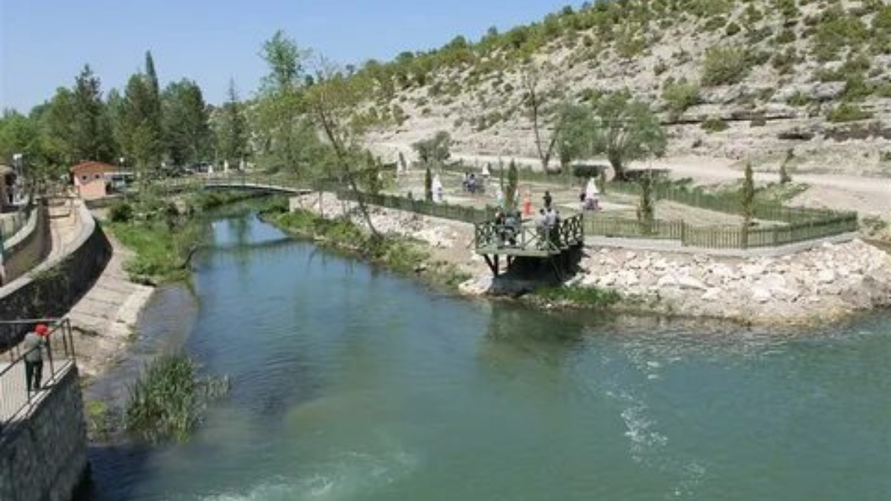 Balıkesir’de Piknik Keyfi: Altıeylül İlçesi Hafta Sonu Ziyaretçi Akınına Uğruyor