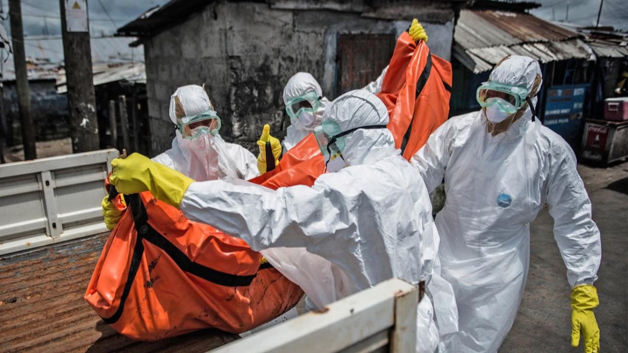 Yeni salgın tehlikesi: Dört koldan saldıracak yeni salgın için tarih verildi! O tarihte başka bir şey daha olacak,  dünya evlere kapanacak! Ebola ve Marburg Virüsü 12 Kat Daha Fazla Can Alacak