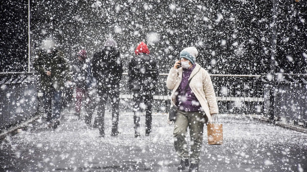 Meteoroloji'den 4 İl İçin Kuvvetli Kar Yağışı Alarmı: Meteoroloji Vatandaşları Uyardı Kuvvetli Kar Yağışı Etkili Olacak! Kuvvetli kar yağışı hangi illeri etkileyecek?