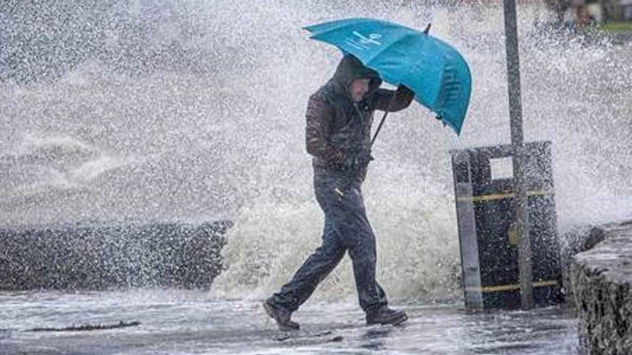 Yağış ve fırtına 17 ili vuracak: Meteoroloji'den 17 il için kuvvetli yağış ve fırtına alarmı! Hangi illerde fırtına bekleniyor? Meteoroloji’den 5 günlük hava tahmini