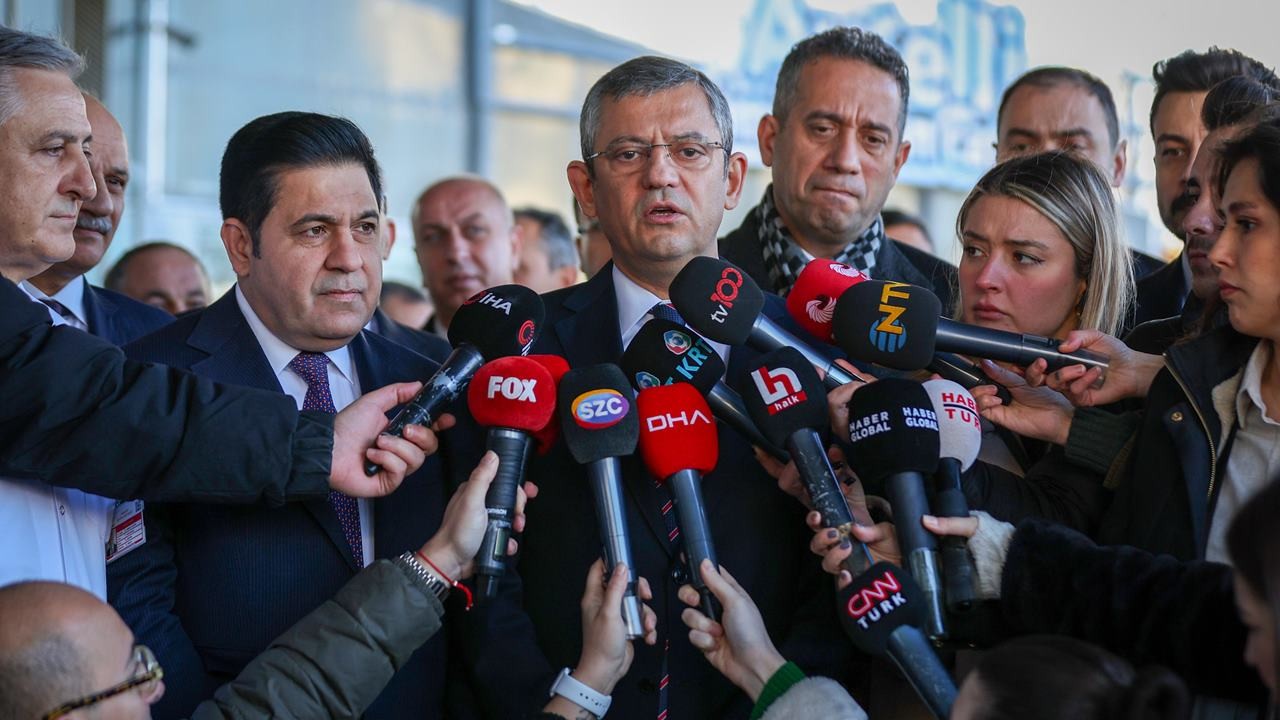 CHP Genel Başkanı Özgür Özel,  Hasan Bitmez'i Ziyaret Etti: Bu Üzüntülerden Ders Almak Gerekiyor