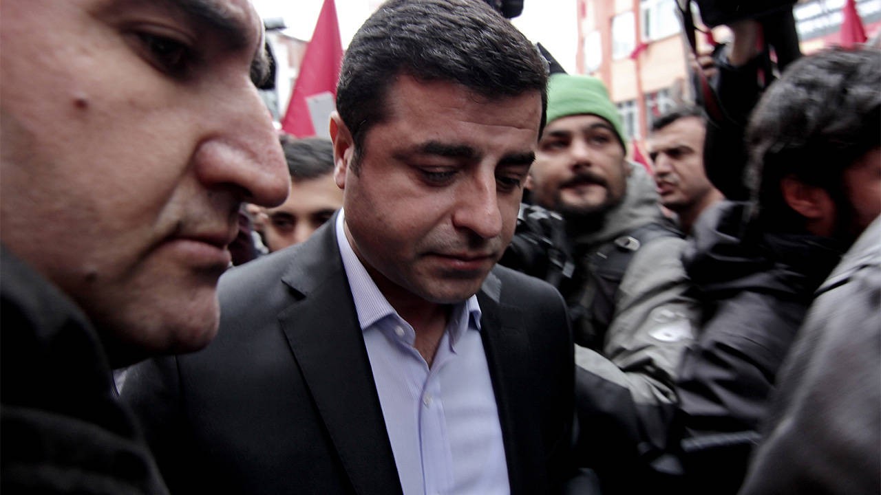 Tutuklu Selahattin Demirtaş cezaevinden çıkarıldı! Diyarbakır'a götürüldü! İşte detaylar...