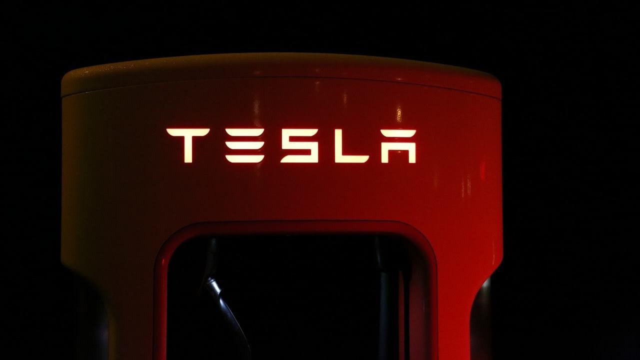 Tesla,  yazılım dengesizliği nedeniyle 199 bin aracını geri çağırdı