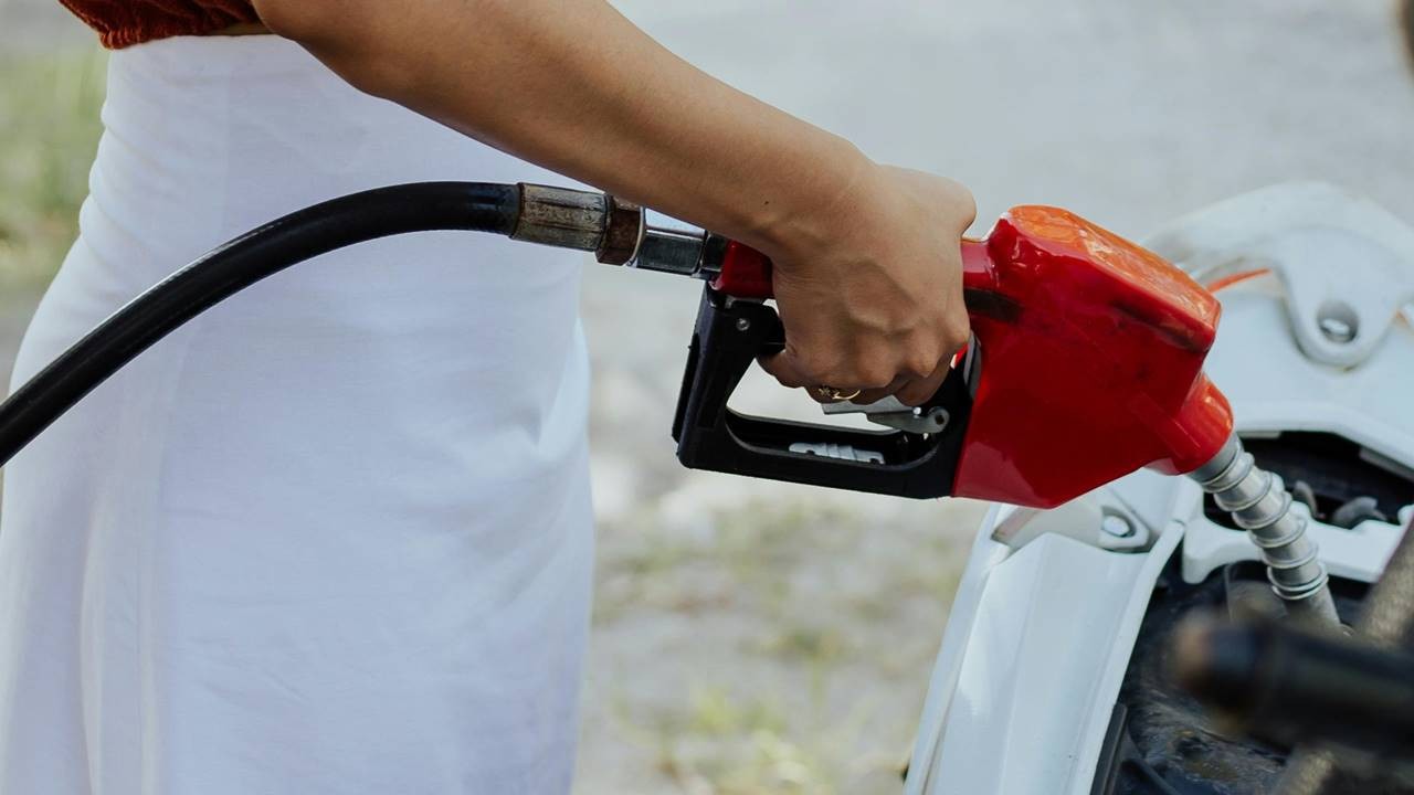 Benzin ve Motorinde İndirim Müjdesi! Fiyatlar Ne Kadar Düşecek? Akaryakıt Güncel Fiyatları