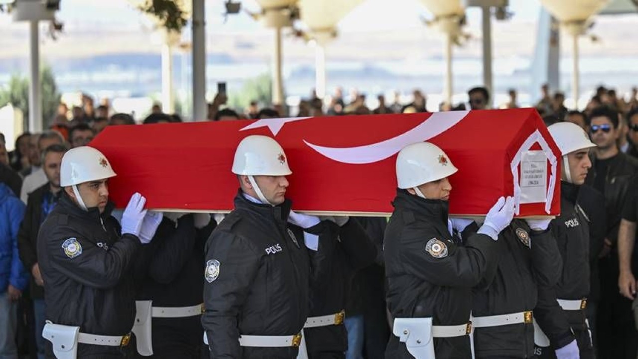 TUSAŞ Şehitlerimiz Gözyaşlarıyla Defnedildi! Aileler Ayakta Zor Durdu 1