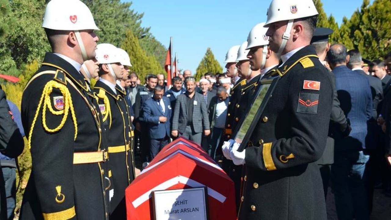 TUSAŞ Şehitlerimiz Gözyaşlarıyla Defnedildi! Aileler Ayakta Zor Durdu 3