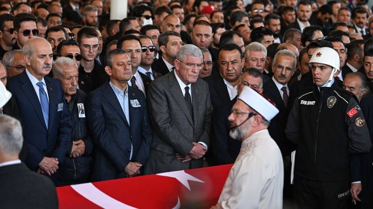 TUSAŞ Şehitlerimiz Gözyaşlarıyla Defnedildi! Aileler Ayakta Zor Durdu 8