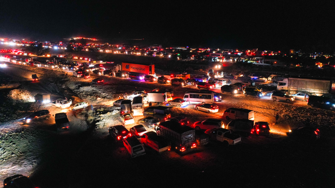 Şam Yolunda Tarihi Fotoğraflar: Suriyeliler Şam’a Akın Ediyor 2