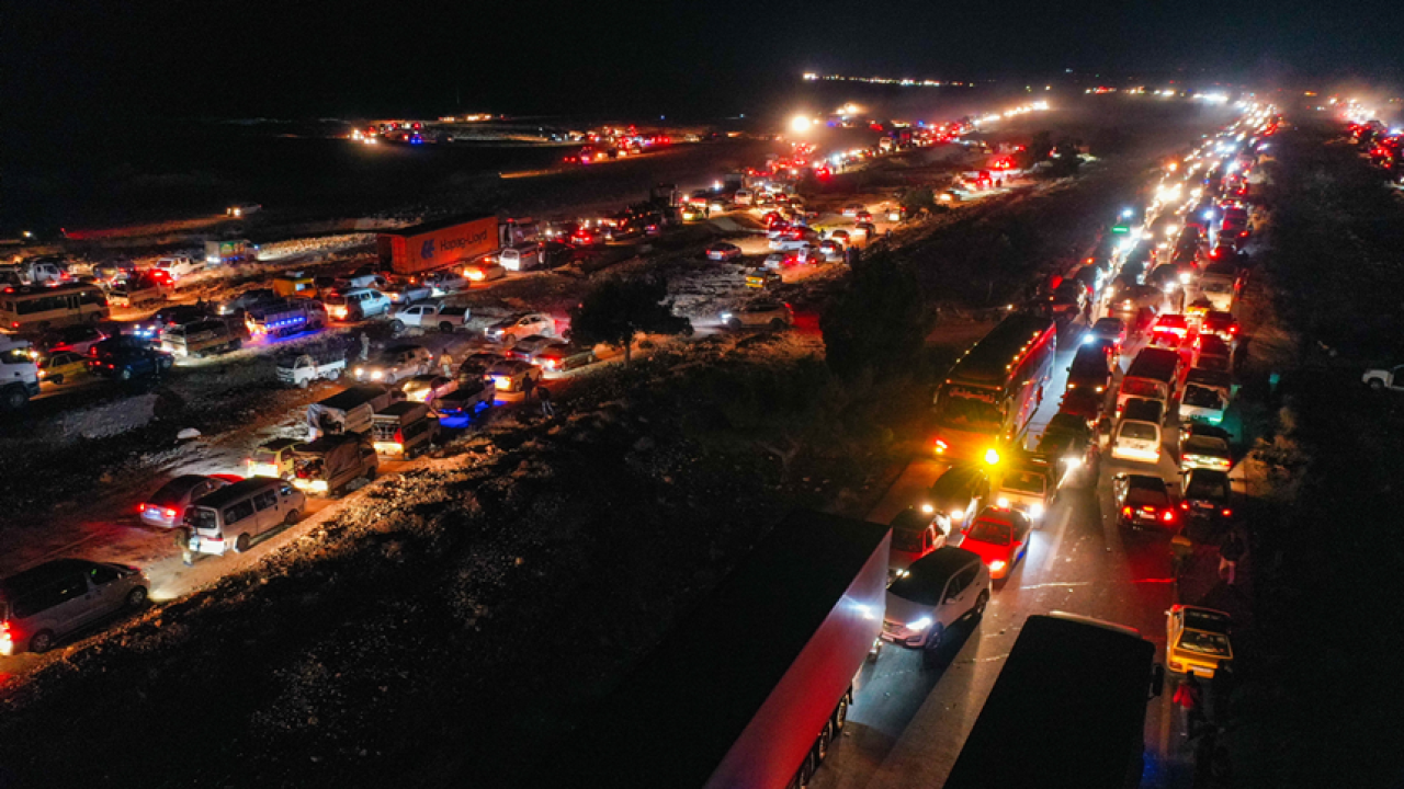 Şam Yolunda Tarihi Fotoğraflar: Suriyeliler Şam’a Akın Ediyor 1