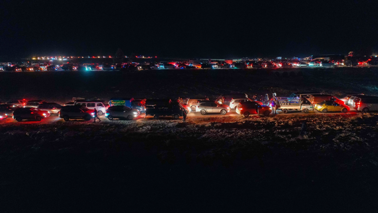 Şam Yolunda Tarihi Fotoğraflar: Suriyeliler Şam’a Akın Ediyor 12