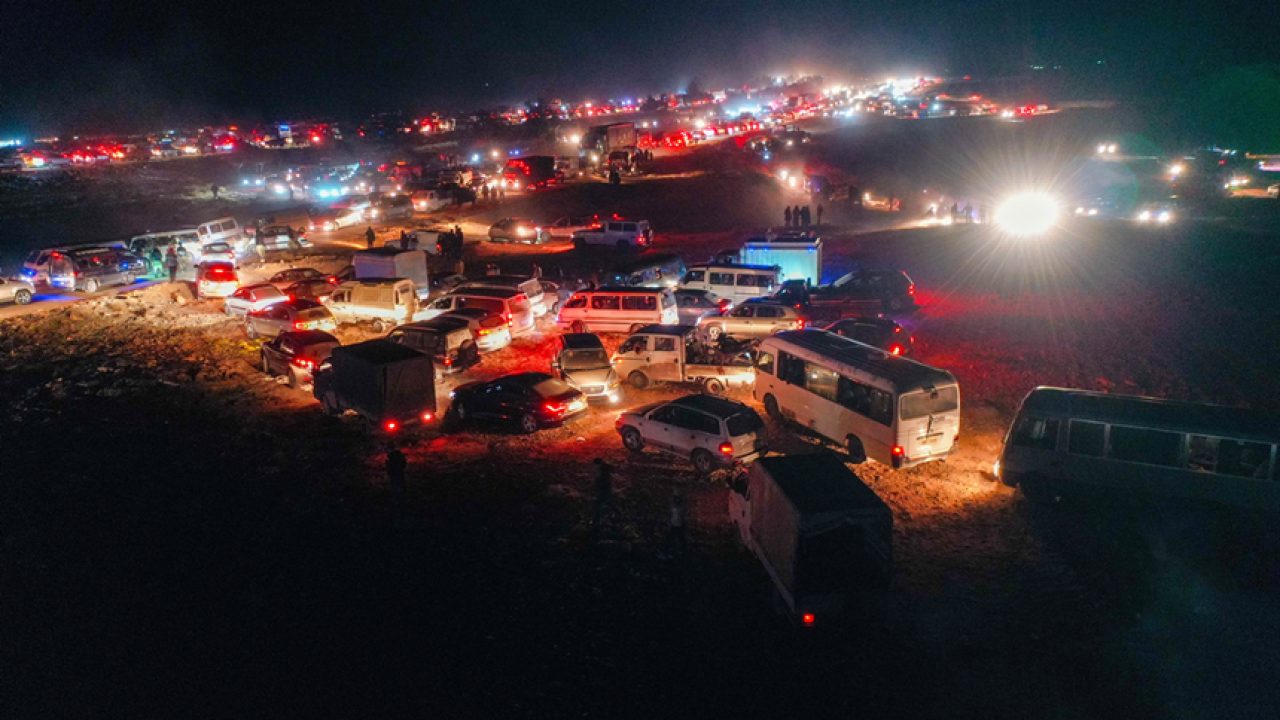 Şam Yolunda Tarihi Fotoğraflar: Suriyeliler Şam’a Akın Ediyor 4