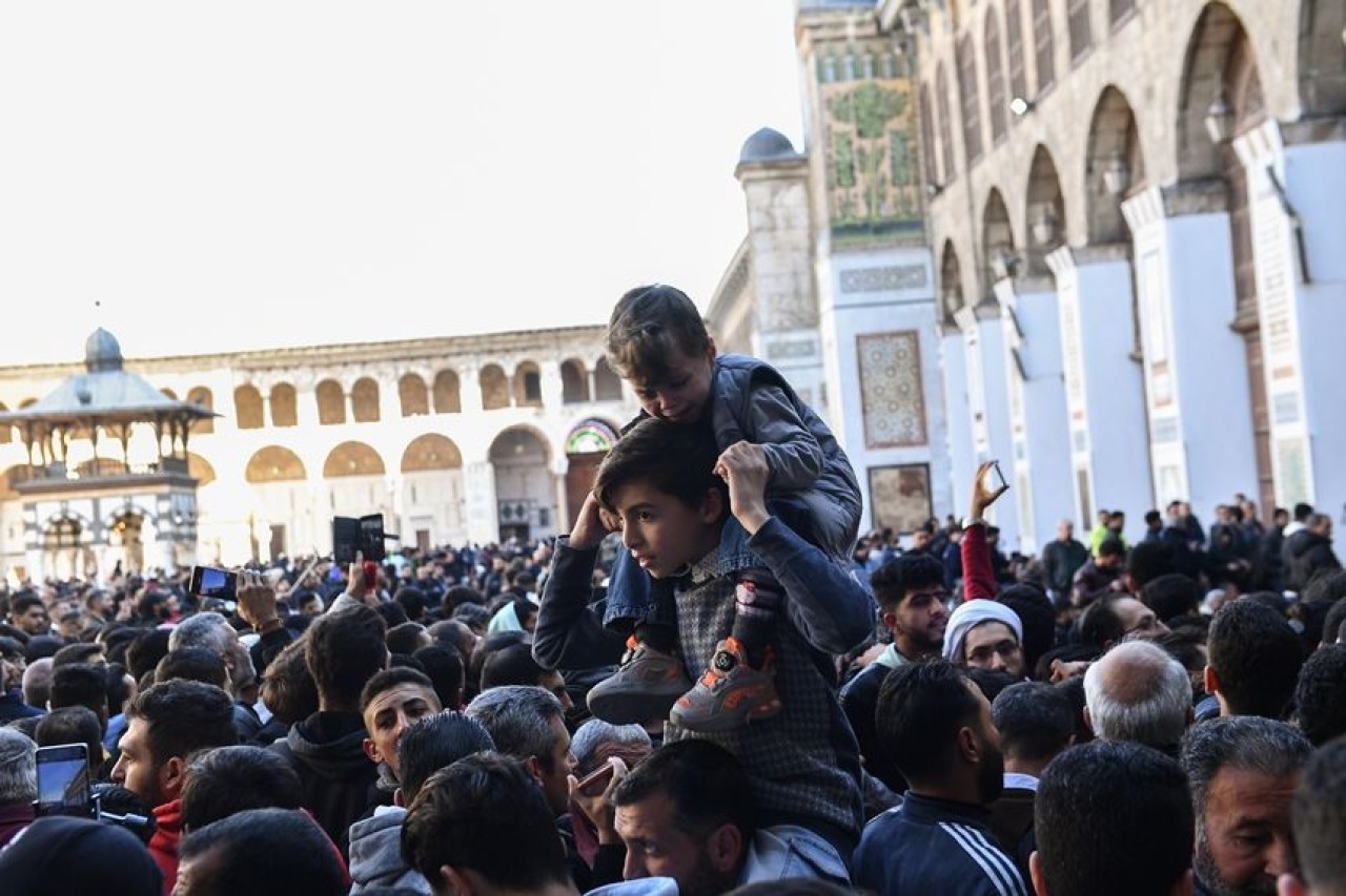 Şam’dan Tarihi Fotoğraflar: Esad Rejiminin Devrilmesinin Ardından Emevi Camisi’nde İlk Cuma Namazı 17