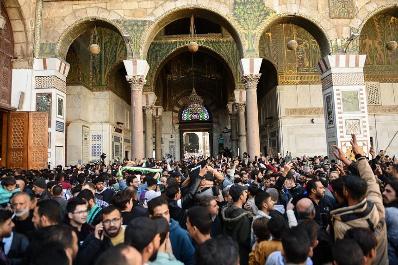 Şam’dan Tarihi Fotoğraflar: Esad Rejiminin Devrilmesinin Ardından Emevi Camisi’nde İlk Cuma Namazı 11