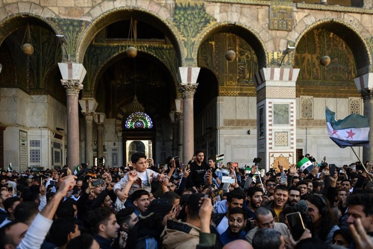 Şam’dan Tarihi Fotoğraflar: Esad Rejiminin Devrilmesinin Ardından Emevi Camisi’nde İlk Cuma Namazı 13