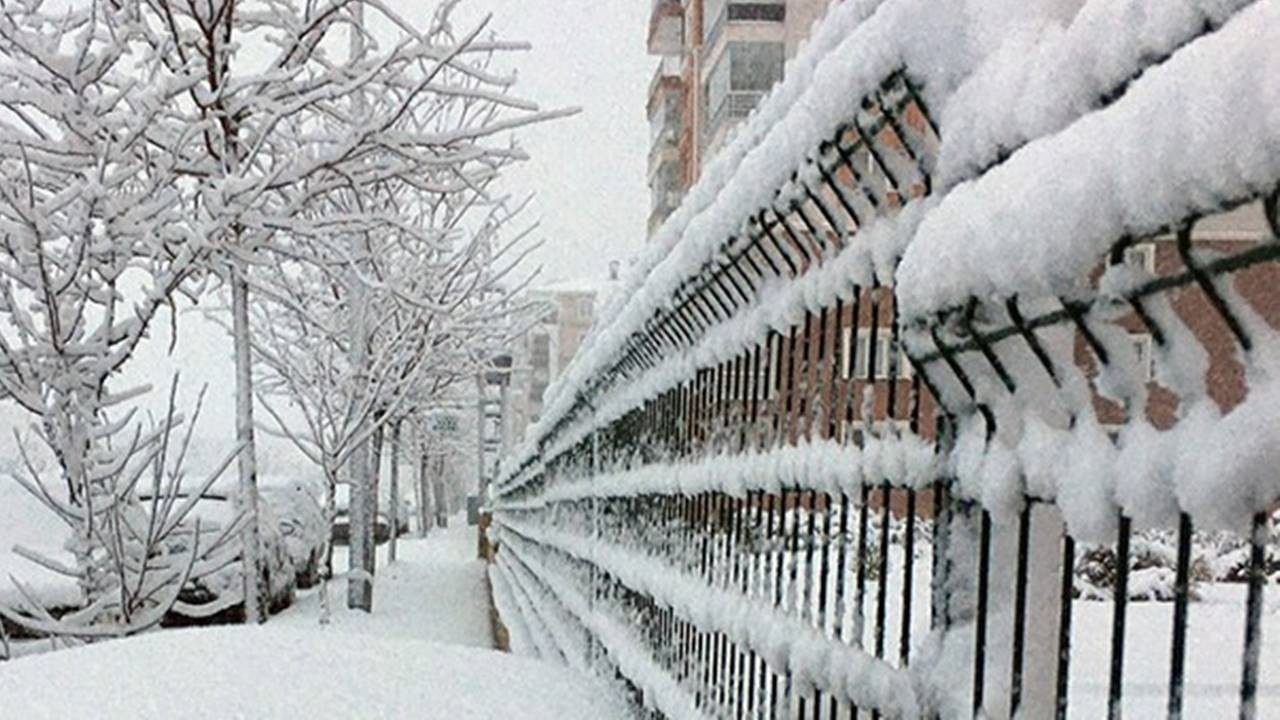 Isparta'da Kar Yağışı Etkili Oldu: Merkezdeki Taşımalı Eğitime 1 Gün Ara Verildi