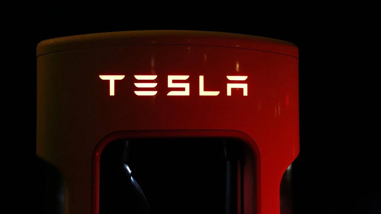 Tesla 380 Bin Aracını Geri Çağırdı: Hangi Modelleri Kapsıyor?