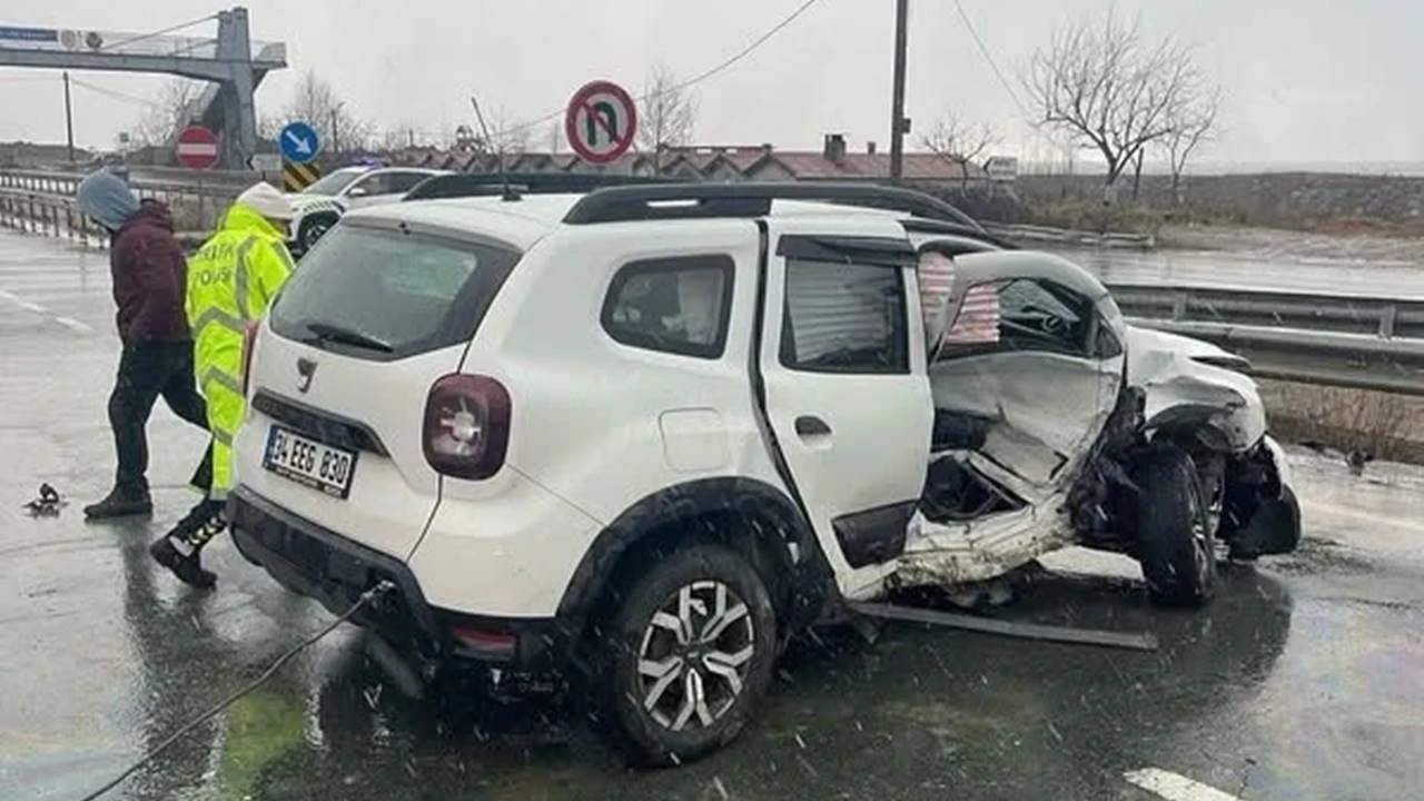 CHP Rize Milletvekili Kamyonet İle Çarpıştı: Hastaneye Kaldırıldı