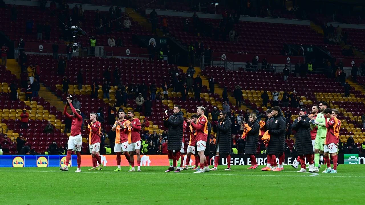 Galatasaray, UEFA Avrupa Ligi’nde Havlu Attı: AZ Alkmaar Beraberliği Yetmedi