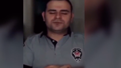 Şoke eden video sosyal medyada tepki çekti: Güvenlik görevlisi namazla dalga geçti! İşte o anlar...