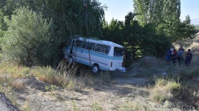 Afyonkarahisar'da korkunç kaza Tarım işçilerini taşıyan minibüs şarampole uçtu: 6 ölü 8 yaralı Vefat edenlerin ve yaralıları isimleri