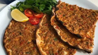 Lahmacun tutkunlarını lezzetin doruklarına çıkaracak tarif! Taş fırından çıkmış gibi lahmacun tarifi