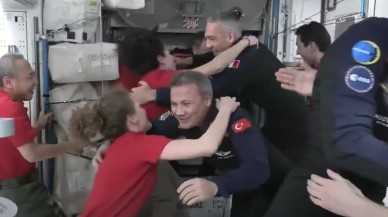 Türk astronot Alper Gezeravcı ve ekip arkadaşları,  uzay istasyonuna giriş yaptı! İşte ilk sözleri...