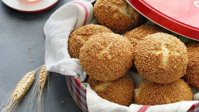 Simit Poğaça Tarifi: Kahvaltıda veya Çay Saatlerinde Yiyebileceğiniz Nefis Bir Lezzet! Simit tadında poğaça nasıl yapılır? Çıtır çıtır simit poğaça yapmanın püf