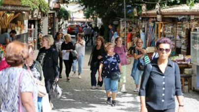 Buca Belediyesi’nden 50 yaş üzerine ücretsiz turistik gezi hizmeti